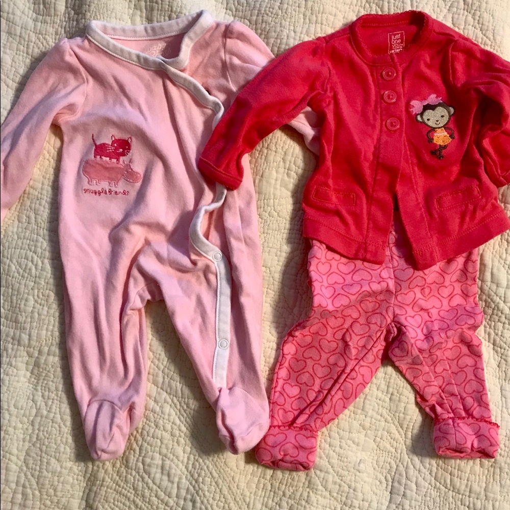 Newborn outfits. EUC